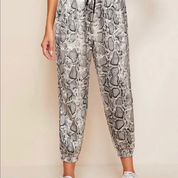 Snakeskin print trousers with drawstring waist - Picture 3 of 4